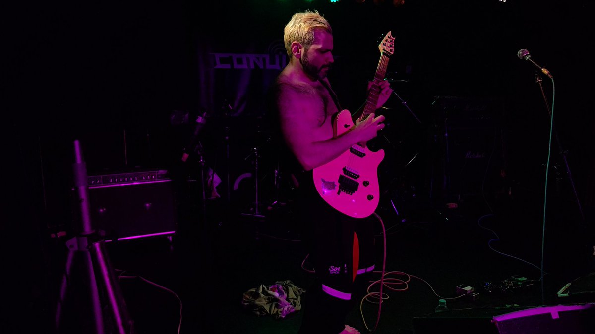 shusetsu_kose's tweet image. 衝撃的なパフォーマンスのYANNI 459。コンクエストにて。一人バンドやばすぎた！
「アリガトウオナマエハ？」と聞かれてハリーですと答えたら「サンキュー ハリーデス！」とのこと。HARRY DEATHだと思われたかも。