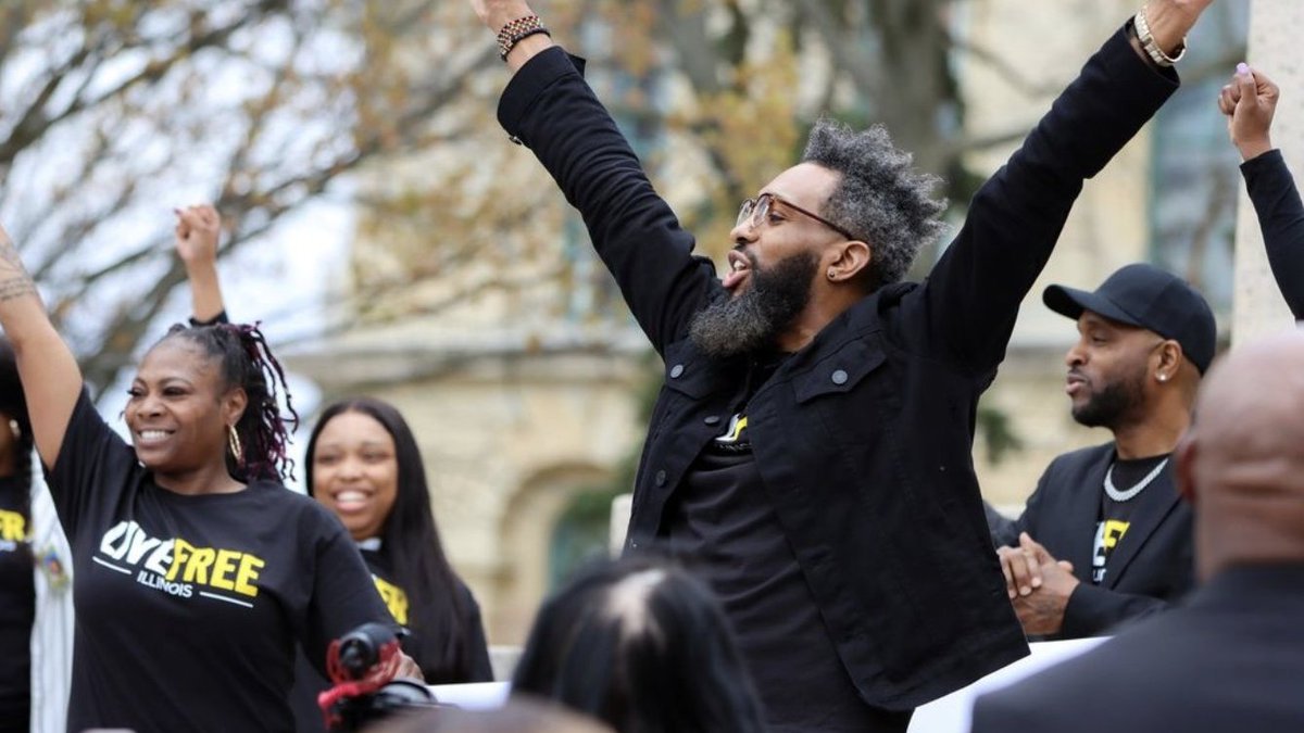 📢 Virtual spots still open for TODAY'S Live Free Illinois Decarceration Fellowship Celebration, featuring a keynote from Dr. Quintin Williams of @JoyceFdn and special guest speaker @desmondmeade of @FLRightsRestore. Register: bit.ly/zoomfellows @livefreechicago @IPRatNU