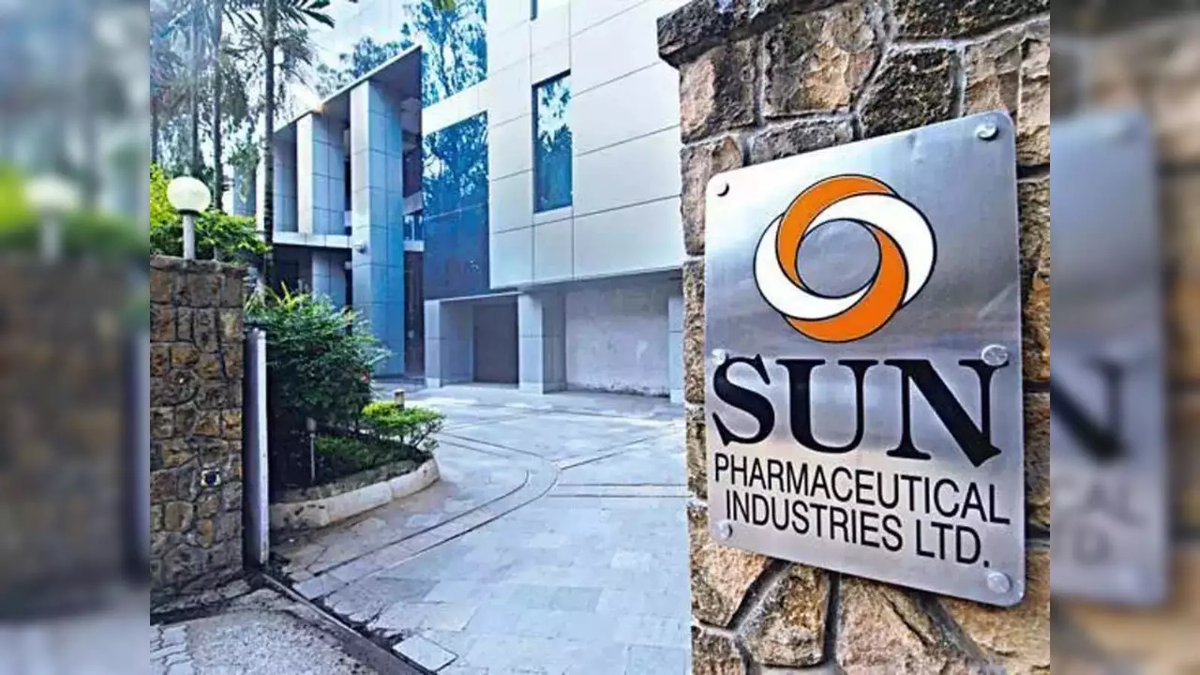 💸📈Sun Pharma's Profit up 33% for Q4 FY24!

🔹Net profit jumps to ₹2,654.6 Cr from ₹1,984.5 Cr
🔹Gross sales up 10% to ₹11,813.3 Cr
🔹EBITDA margin remains at 25.3% while it was 25.6% in Q4FY23

#sunpharma #profits #salestips #stocksmarket #stockmarketअभ्यास #investing