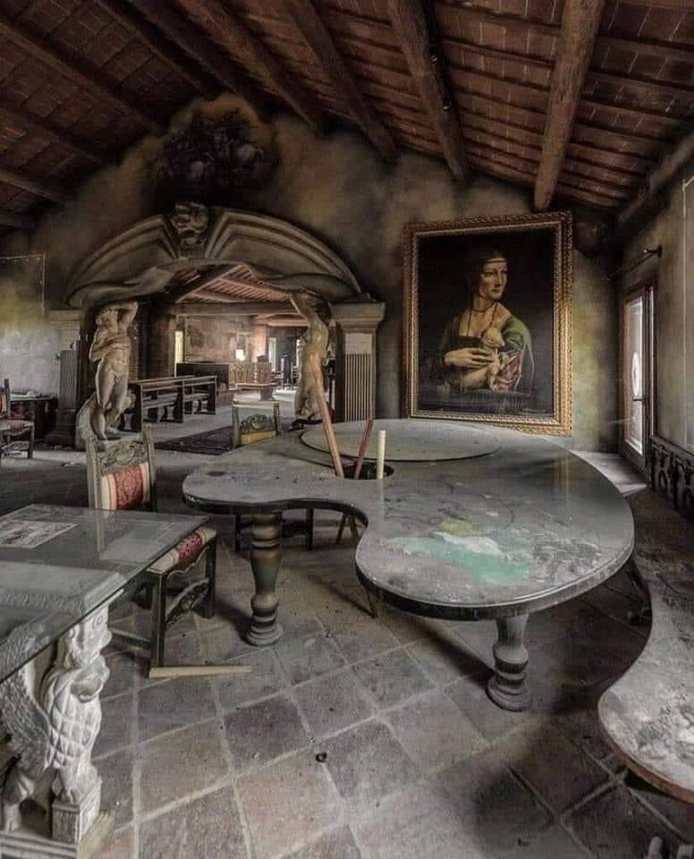 Un hermoso estudio de arte abandonado.