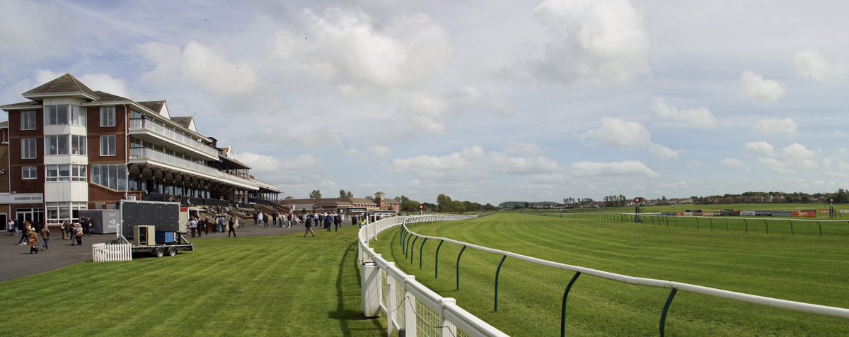 Good Morning ☀️ Can you name the British Racecourse which dates back to 1576, but the first official meeting did not take place until 1771? 🧐 #BritishRacing