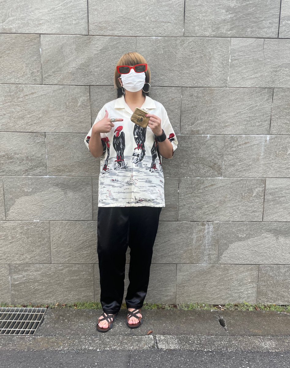 yumi220218's tweet photo. さよなら、ストレス。
フォローさんのお店がポップアップで東京に来ていたから遊びに行ってきた。
戦利品は「がま口」
ピッグスキンで触り心地、雰囲気も抜群!
大事に使おうっと🎶
#さよスト
#スターオブハリウッド🦅
#エンジニアードガーメンツ
#BROWNBROWN
#PRADA
#thanksオモカタさん https://t.co/CQblssiGwd
