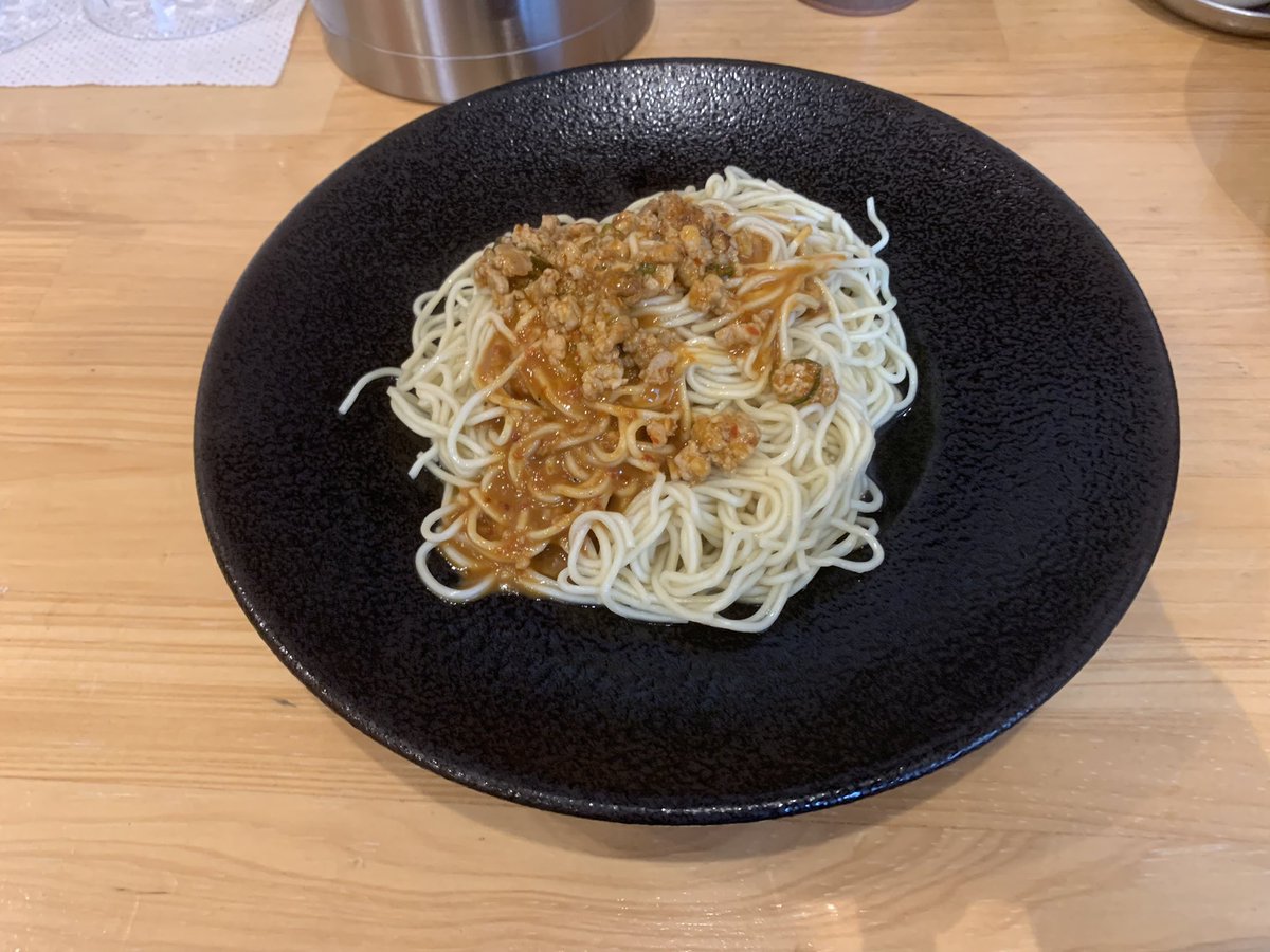 最近行ったラーメン
㉙-2 鶏白湯ラーメンぱいず本店
鶏白湯醤油 ミニ温玉丼
坦々和え玉
醤油の白湯スープに細麺がｸﾞｰ👍
味変の生姜も美味
ニンニクペッパーダレと温玉が
鶏チャーシューに絶妙に絡んで
旨い😋
坦々和え玉 そのままでも美味しいけど
白湯スープを入れるとまた変わった
味わいで良き🙆‍♀️