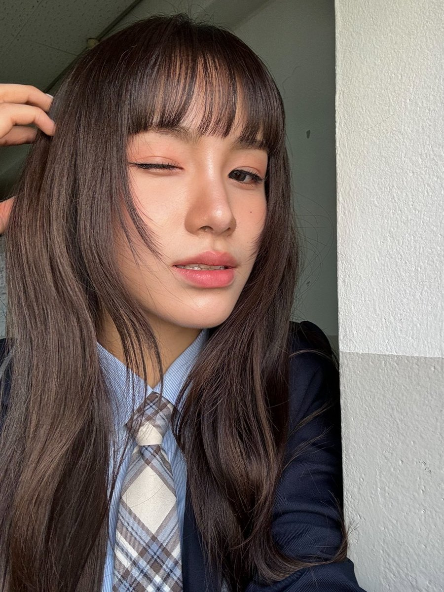 교복 도은 👧🏻📚
#YOUNGPOSSE #도은 #DOEUN