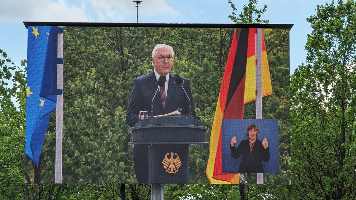 'Wer die #Freiheit liebt, darf vor dem Aggressor nicht weichen!' Starke Rede von Bundespräsident Frank-Walter #Steinmeier zum 75. Geburtstag unseres großartigen #Grundgesetz - auch bezüglich der Verteidigung von #Frieden und Freiheit in #Europa und der #Ukraine.