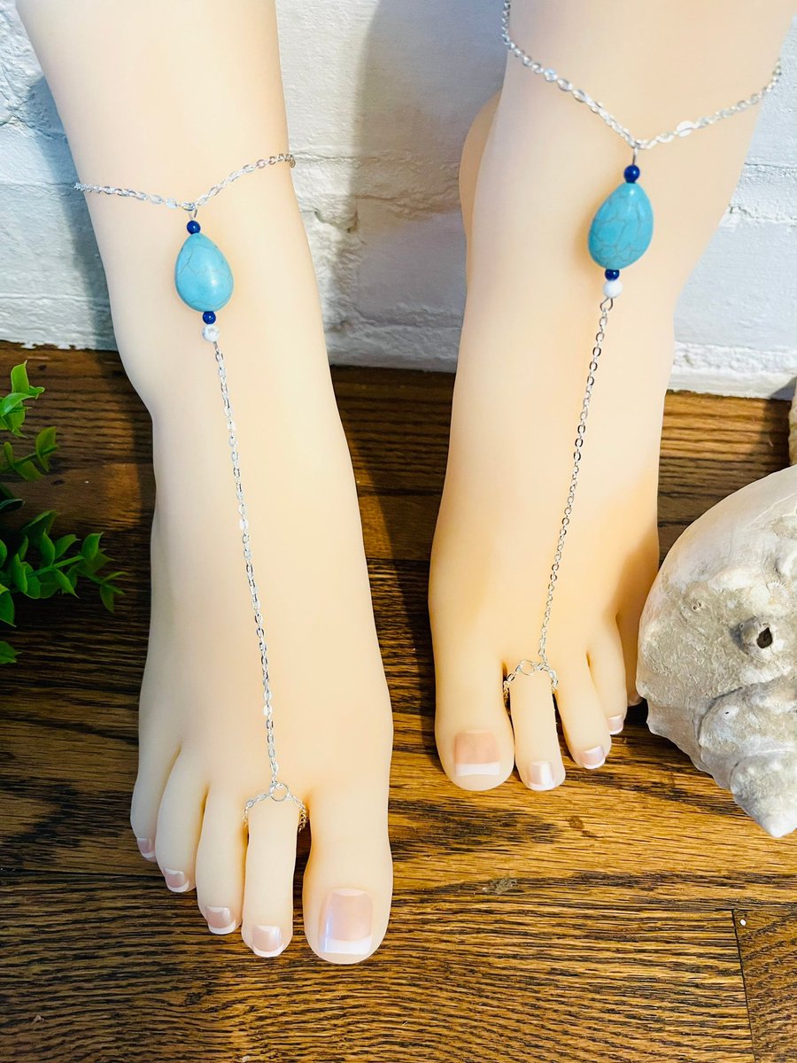 Barefoot Sandal 💕💕💕

alicesbox.etsy.com/listing/124238… 
@AlicesTreasureb #BeachLife #BeachJewelry #BeachGirl #Anklet #Barefoot #Handmade