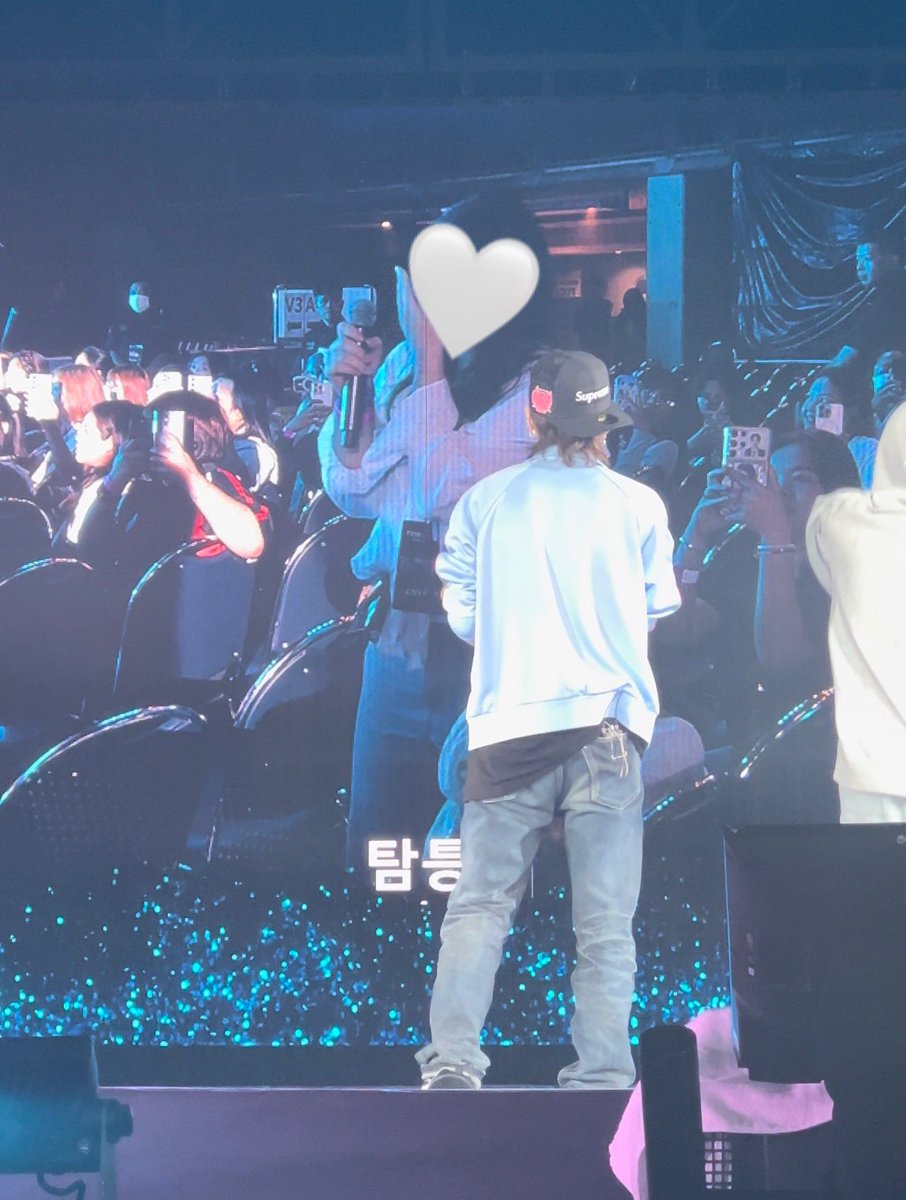 sssaistory's tweet image. เขินมากไม่คิดว่าจะได้สอนสมบัติพูดไทยตอนsoundcheck ขอบคุณทุกคนตรงนั้นที่ช่วยคิดว่าควรสอนคำว่าอะไร 

‘สมบัติ ทำถึงเกิ๊นนนนนนน’ 🤍

#น้องสมบัติรีบูทที่บางกอก_DAY1 
#TREASURE_REBOOT_IN_BANGKOK