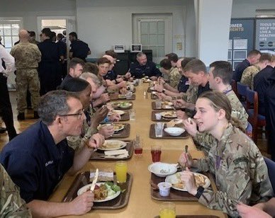 Warrant Officers attending @RNLeadership_ Warrant Officer Staff Course (WOSC)… …Share their wealth of experience with the newest members to join @RoyalNavy 🍴🇬🇧🤝 #MadeInTheRoyalNavy @RNJobsUK @CaptAndyBray