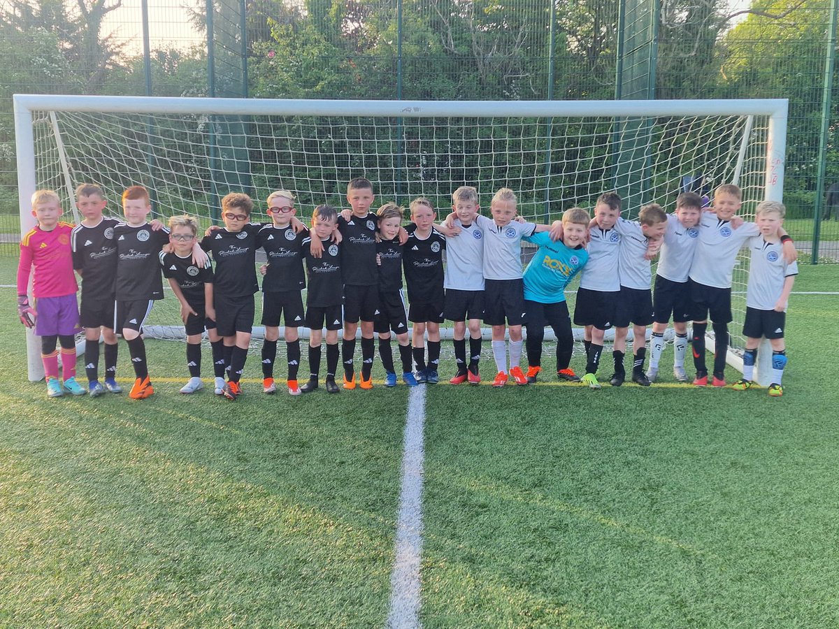 Our 2015s played a game against @CumnockJnrsFC on Friday evening ⚽️☀️