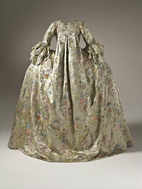 This stop-dead-in-your-steps dress retains its silk shine & shimmer after over 250 yrs! Robe à la Française, 1740-60, silk satin w/silk & metallic-thread Today we rarely think of creating clothing meant to last a decade, let alone centuries. via @LACMA #saynotofastfashion