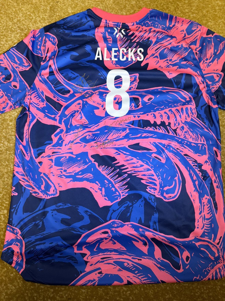 wudiYuChEn's tweet photo. 你怎么知道我和PRX的教练@aleckzon 交换了全队签名队服啊 
#PRXWIN #wgaming #DRGWIN https://t.co/DSyodAIvLZ