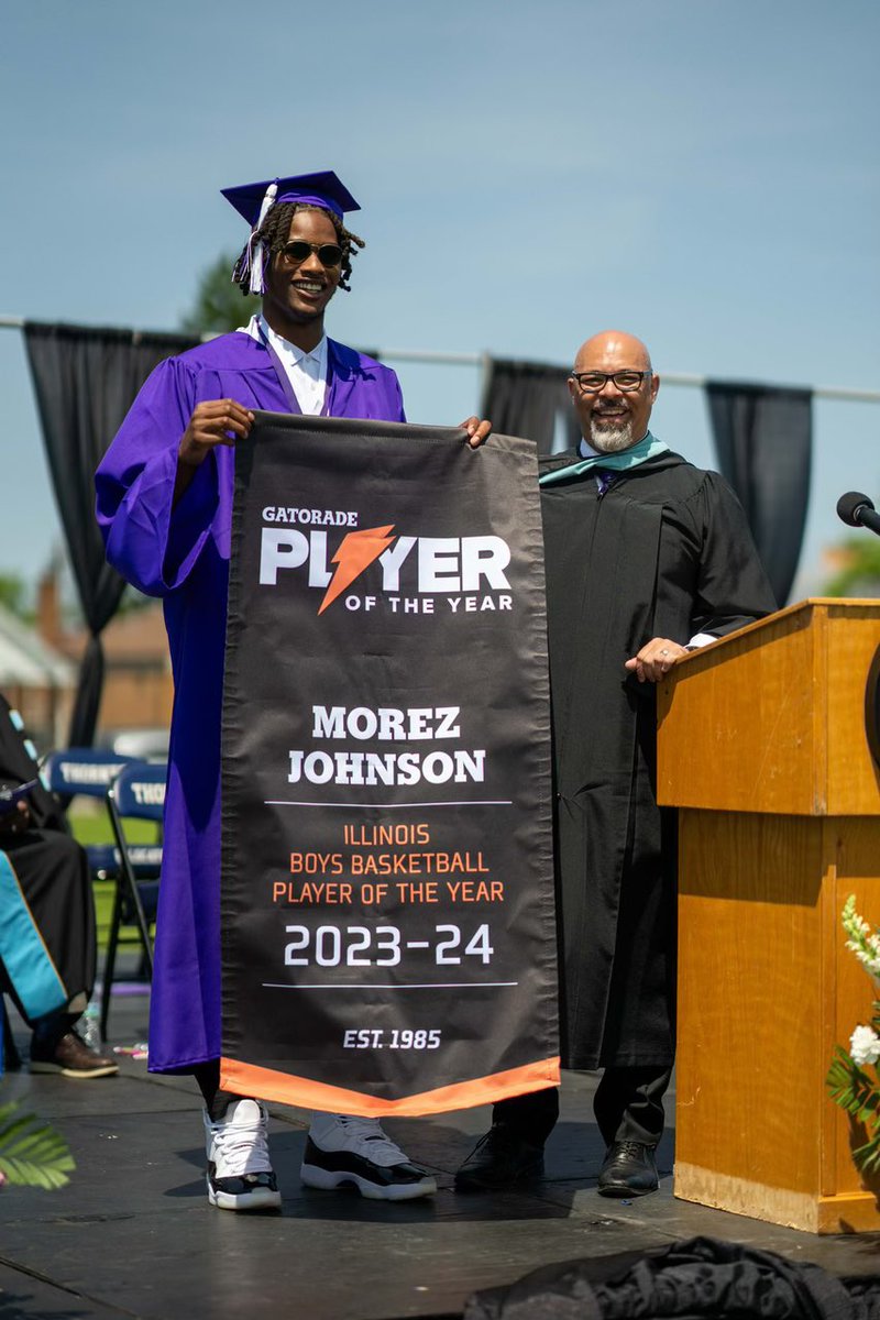 2023-2024 Illinois @Gatorade Player of the Year Thornton Wildcat Morez Johnson Jr. (@morezjohnsonJr) / #Illini Signee Graduated 👨🏽‍🎓 #TTHS