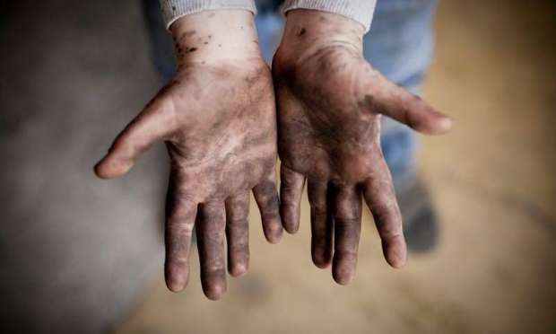 Alperen Eren Ural.. 17 yaşında.. Manisa Soma'da MESEM kapsamında stajyer olarak çalıştığı inşaatta doğalgaz borusu döşerken yüksekten düşerek yaralandı.. Beş gündür tedavi gördüğü hastanede hayatını kaybetti.. Ailesine ve işçi sınıfına başsağlığı diliyoruz..