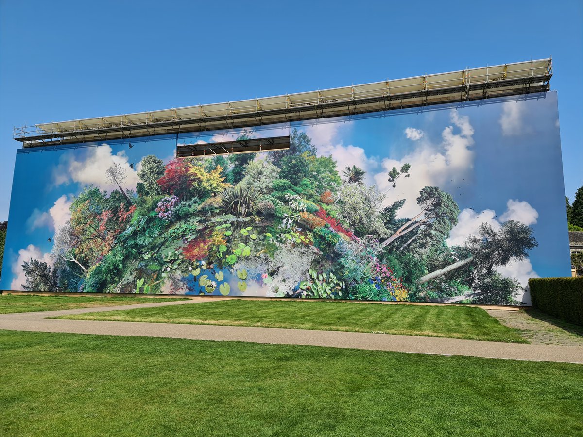 RBG, Kew commissioned a bespoke photo montage called Planet Wakehurst, from Australian-born artist Catherine Nelson, capturing Wakehurst plants.  Who needs the #rhschelseaflowershow to experience a colourful floral display?@wakehurst_kew #QS  #springbloom #floraldisplay