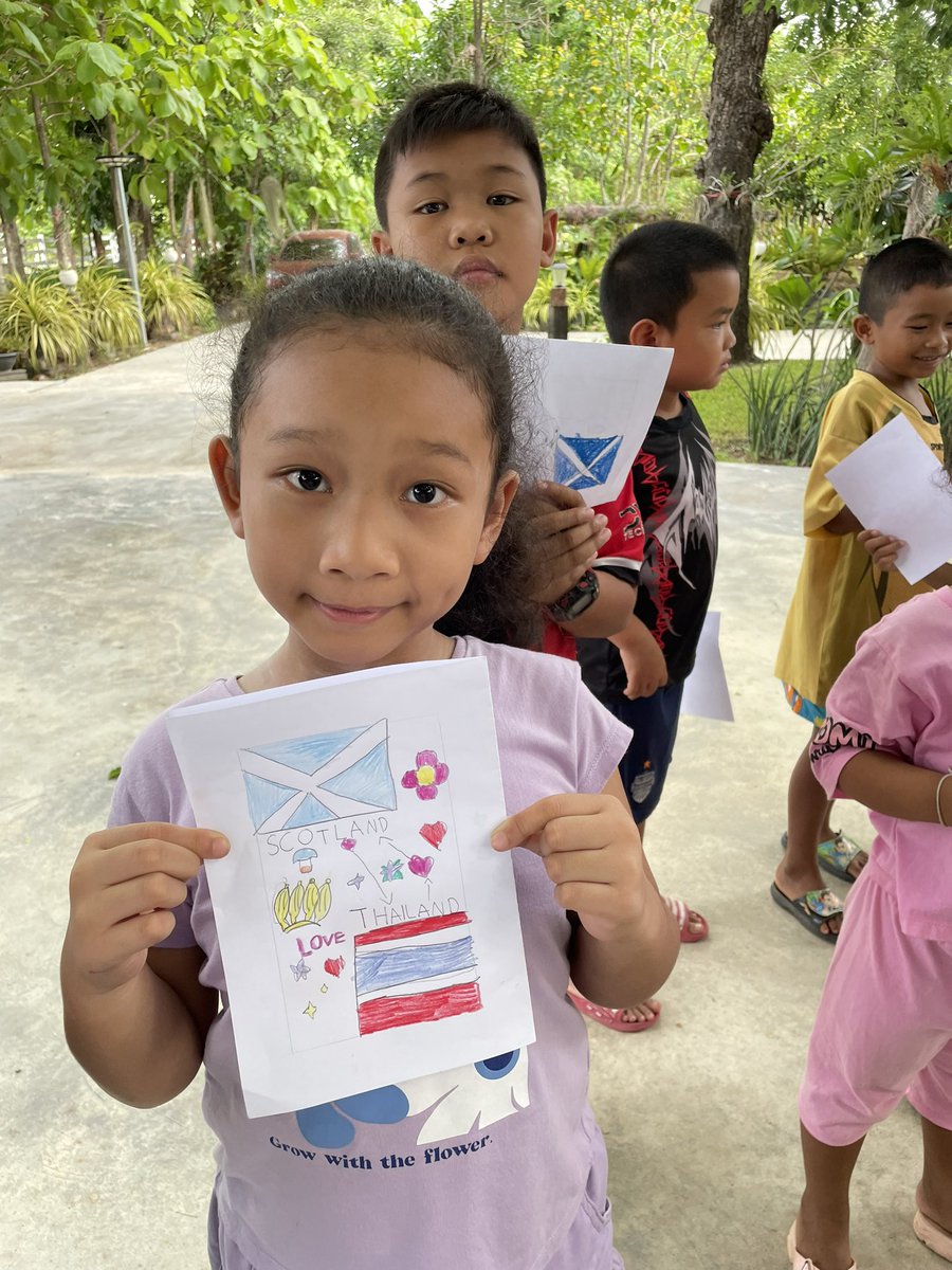 GraceGormley's tweet photo. @GarnetbankPS The kids at Mom Tik Camp were so excited to send cards to Scotland! We spent the lesson learning about Thai and Scottish culture. We hope you receive the cards soon🇹🇭🏴󠁧󠁢󠁳󠁣󠁴󠁿 https://t.co/fR6gAWQ93F