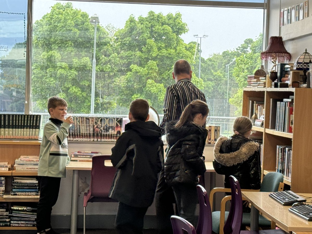 BoghallPSch's tweet image. Thank you @BathAcadNews for having our Cucumber Club 🥒 for a visit this morning! We really enjoyed our tour &amp;amp; the juice &amp;amp; biscuits too - we are looking forward to seeing you again soon 💜 #NurtureGroup #LifeSkills #SchoolTransition @WlhwbChamps @WL_Equity