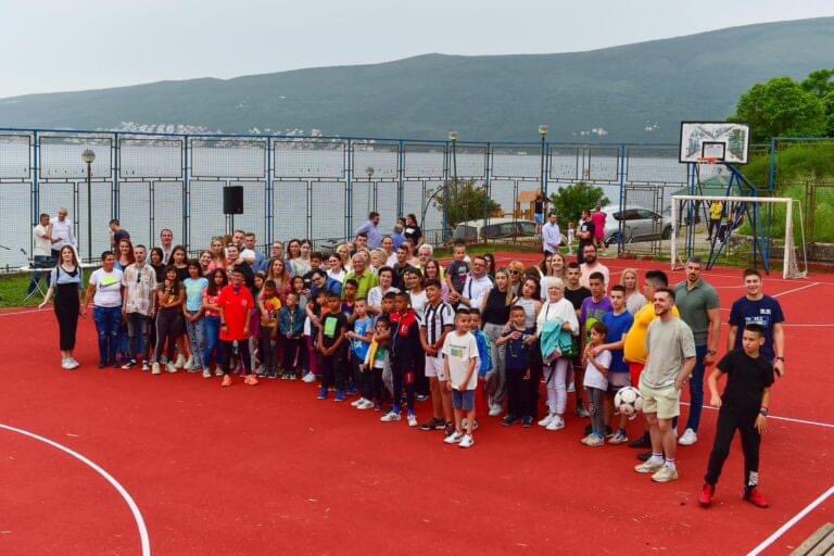 Otvoren rekonstruisani teren Doma “Mladost” u Bijeloj: Ideja i dio sredstava potekli od Sekretarijata za sport 🙌 Detaljnije na linku: podgorica.me/otvoren-rekons…