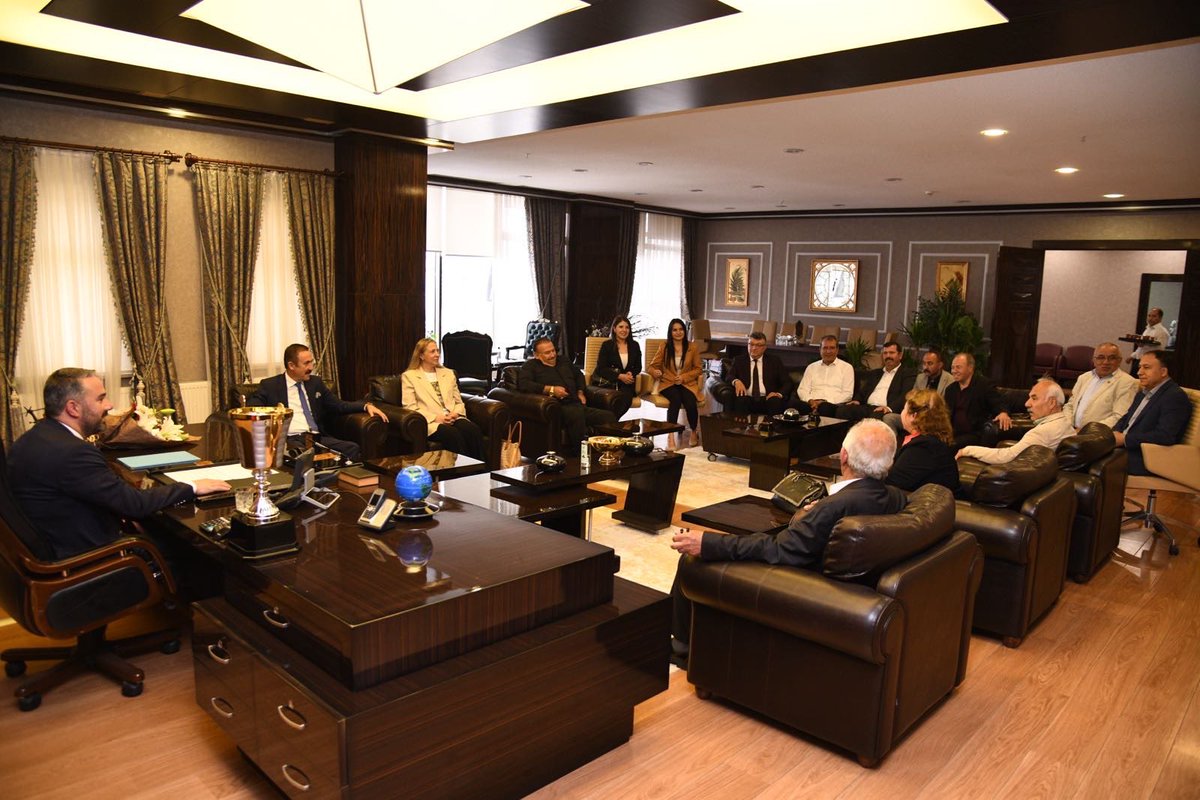 Ankaralılar Derneği Genel Başkanı Sayın Hilmi Yaman ve yönetim kurulu üyelerine nazik ziyaretleri için teşekkür ederim. #pursaklar