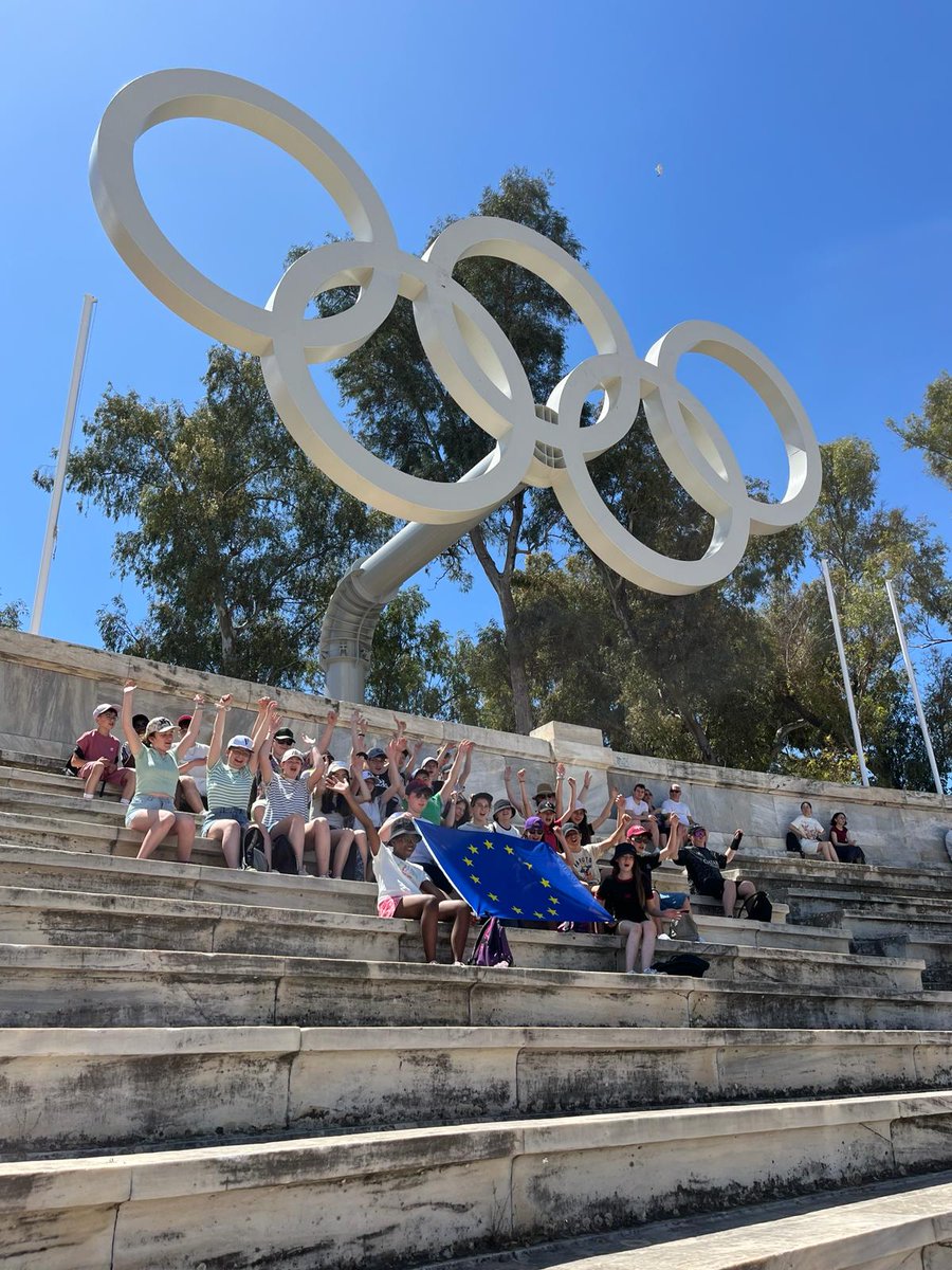 GaelleWaltz's tweet photo. Les élèves de 5ème SEGPA du @GdnCollege sont bien arrivés à Athènes sous le soleil. Un voyage #Erasmus organisé via le consortium du département d'@ille_et_vilaine autour des valeurs du sport de l'Olympisme. Belles découvertes à eux et un grand 🙏  aux encadrants. Enjoy ! ✈️ https://t.co/y5JZG29gd1