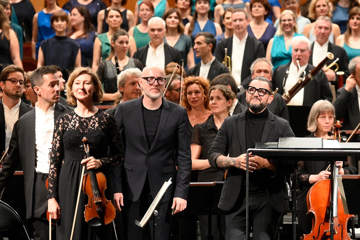 Ayer en @teatros_vitoria ofrecimos el concierto '🌊DEBUSSY / VILORIA' bajo la batuta de @baldurbronniman. @VocaliaTaldea interpretó el último movimiento de los 'Nocturnos' de Debussy. Además de la música del francés, pudimos disfrutar de obras de @montxo1968 y Viloria