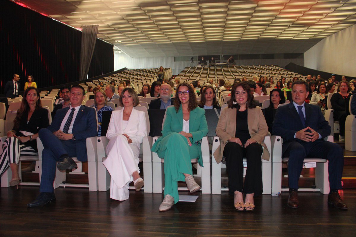 🔵Inauguración del I Congreso Nacional de Liderazgo Femenino

💬👉<a href="/Selopezmanuel/">Manuel Serrano</a> afirma que “Albacete tiene un liderazgo femenino acreditado” y recuerda a las mujeres empresarias que en el Ayuntamiento cuentan con un “gran aliado”🤝.