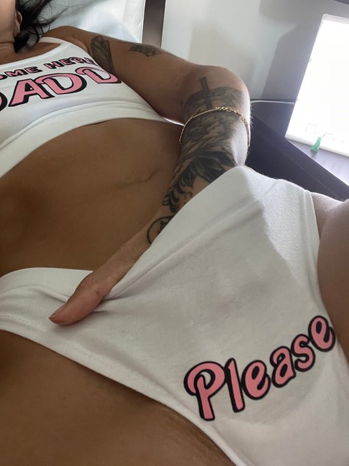 Please? https://t.co/UUIPLrRk4r