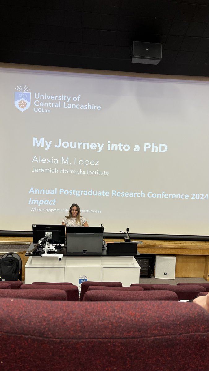 Fantastic to see @UCLan PhD student @missalexialopez speaking at today's PGR Annual Conference! This January Alexia made waves with her discovery of the #BigRing on the Sky, challenging our cosmological models. Her 2021 discovery of the #GiantArc was just the beginning! 🔭