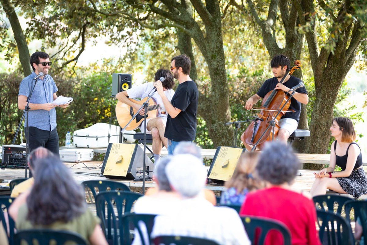 Dissabte 25 de maig, a les 17h, la @FJVerdaguer celebra a Folgueroles una nova edició de Flors del Desvari que serà un homenatge a Pau Riba amb l’Orchestra Fireluche i els poetes convidats: Anna Maluquer, Misael Alerm, Neil Sabatés i Memi March. nuvol.com/esdeveniment/f…