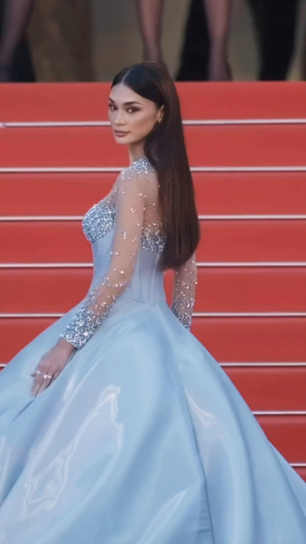 Pia wurtzbach blue gown online