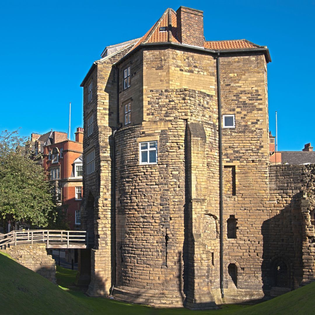 As early as the Middle Ages, the people of Newcastle used the moat of the Castle as their ‘midden’. By 1620 this dungheap is described as being '98 yards in length, 32 in breadth and 10 yards deep', becoming so heavy that it brought part of the Castle’s wall crashing down.