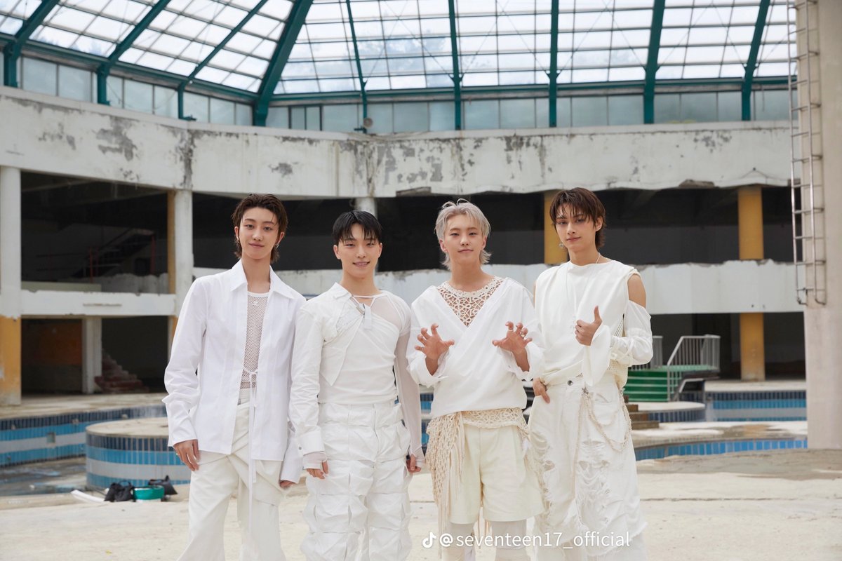 wonubliss's tweet photo. performance team 💙🌊 @pledis_17 https://t.co/xkoITQOEEA