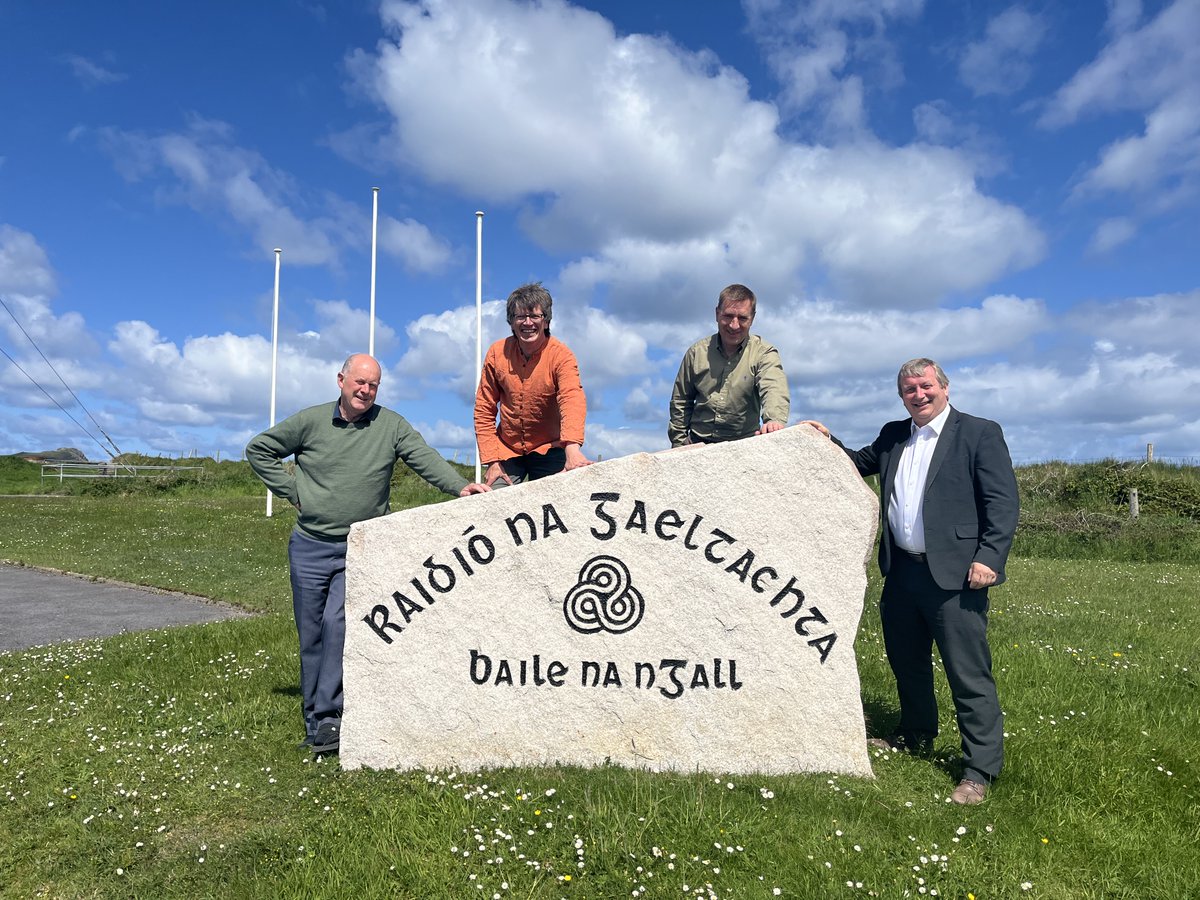 Clár speisialta inniubh le hiarrthóirí toghcháin i mBardas Chorca Dhuibhne do Chomhairle Chontae Chiarraí. I láthair sa stiúideo tá Séamus 'Cosaí Mac Gearailt, Peadar Ó Fionnáin, Roibeard Ó Brosnacháin agus Breandán Mac Gearailt.