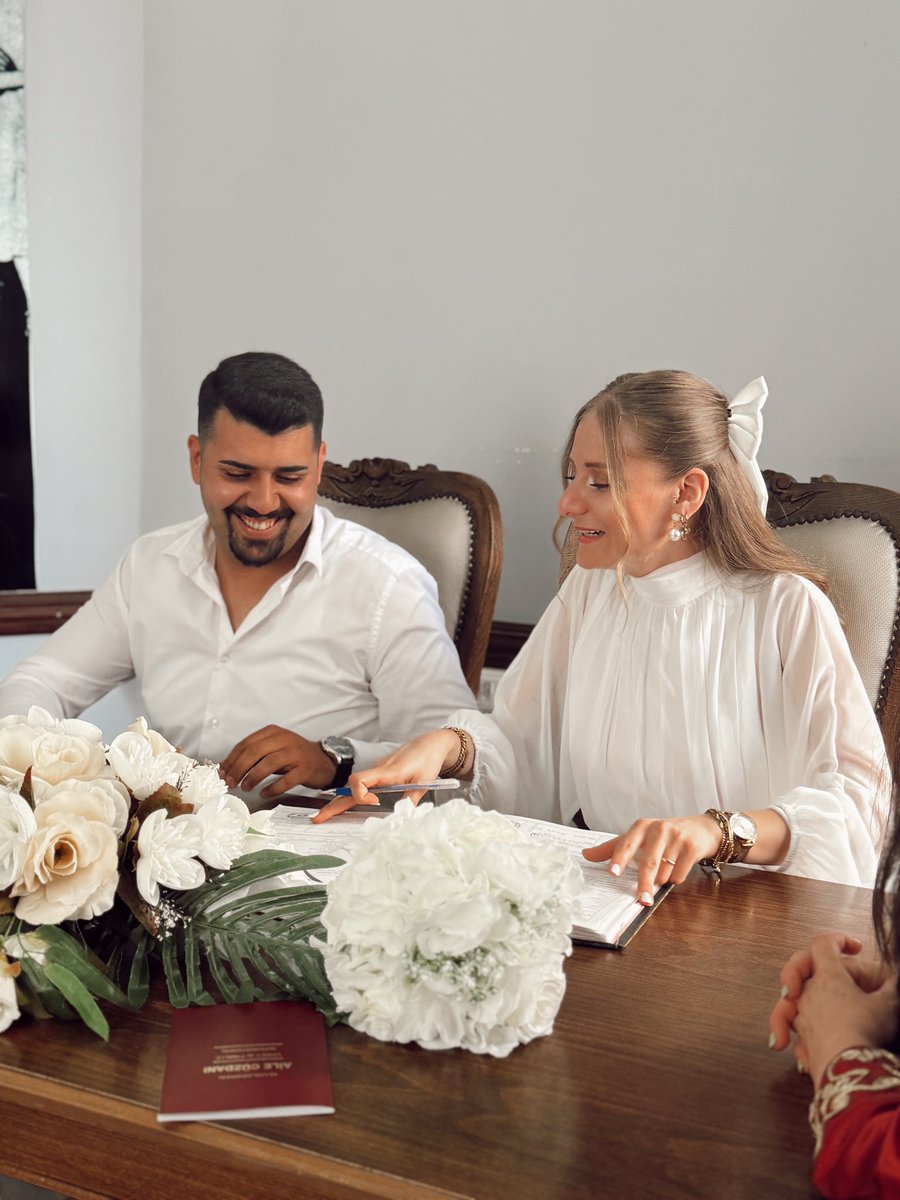 Neermarr's tweet photo. 👰‍♀️🤵‍♂️✍️ https://t.co/q1UbMWXBwt