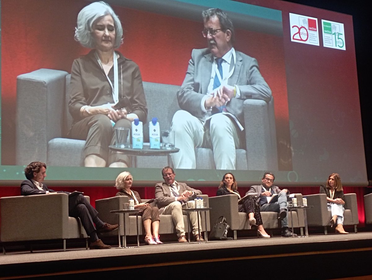 💡¿Tiene impacto comprar tecnología de calidad a un menor precio? 
📌Esta pregunta realiza Pablo Crespo, Secretario General de FENIN
#JNSXIII