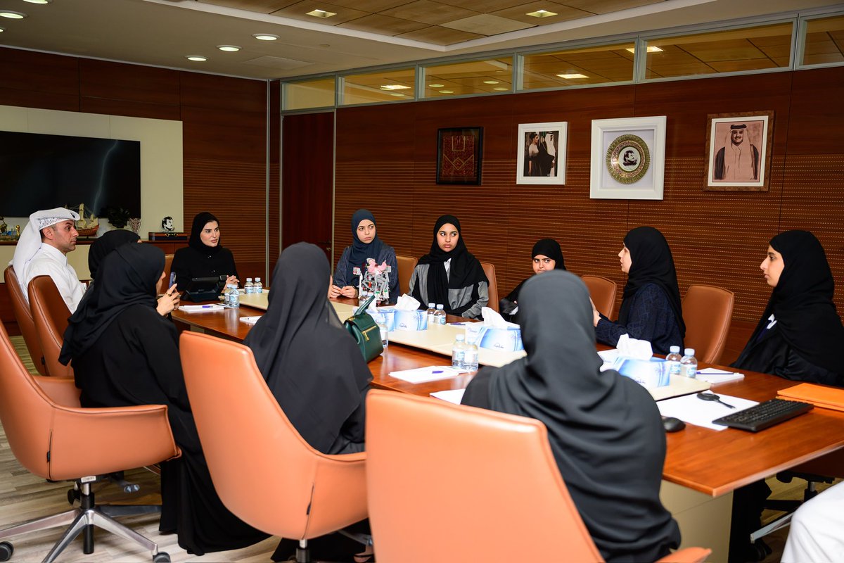 سعدتُ اليوم بلقاء طالباتنا الفائزات في #مسابقة_إحسان_للبحث_العلمي_والابتكار  في  نسختها السابعة والاستماع لأفكار أبحاثهنّ القيّمة لخدمة كبار السن وتفعيل دورهم في المجتمع.
ووقَفتُ على الفائدة المزدوجة للمسابقة، إذ أنها كشفت طاقات الإبداع لدى أطفالنا..وكذلك نظرتهم الإيجابية لكبار