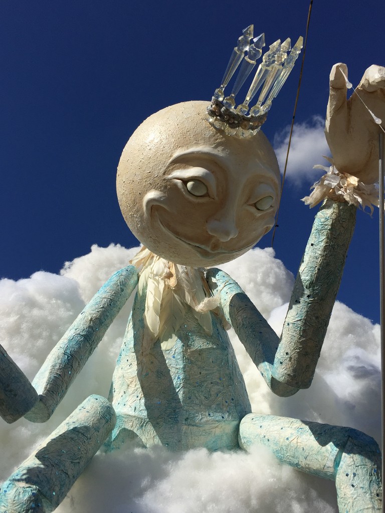 Festival Oldham 2024 🌞🌧️ Saturday 1st June The Cloud Travellers – Judith Hope In Oldham we are used to the rain but let’s hope the only clouds we see are Nimbus & Cumulus, two curious puppet characters, riding high aloft their cloud-top homes.