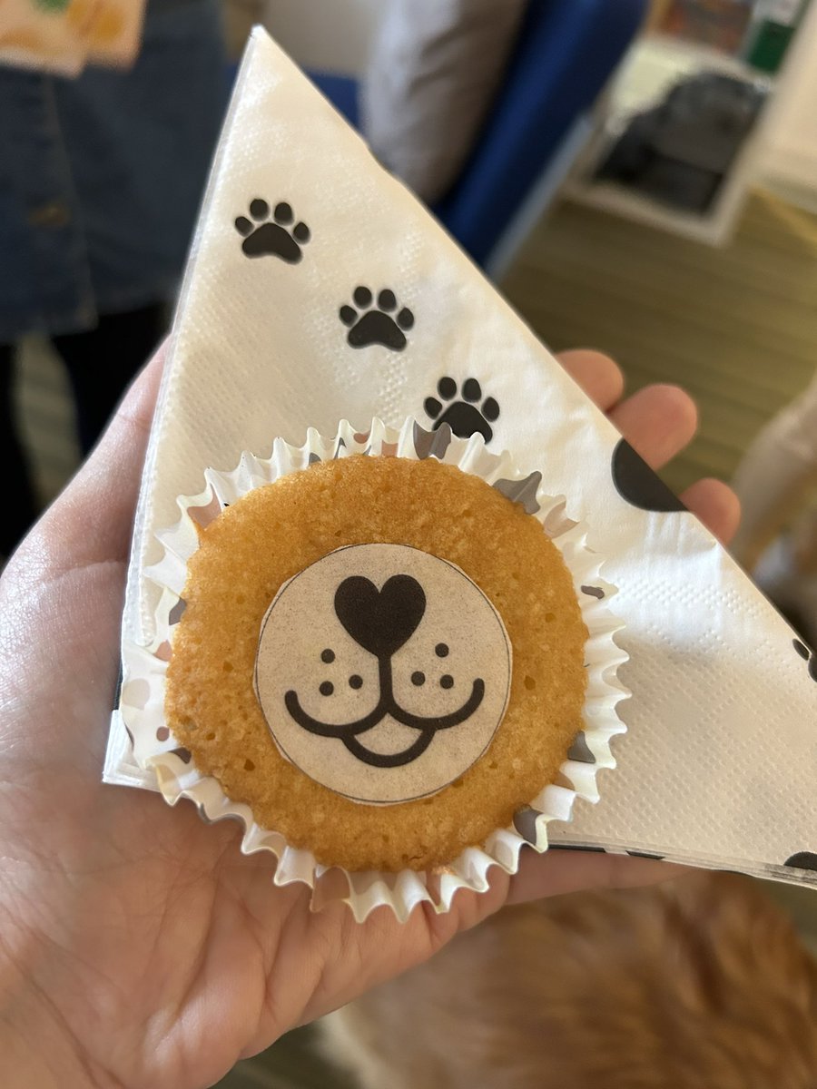 I love meeting young students such as Chloe when doing my talks for <a href="/guidedogsscot/">Guide Dogs Scotland</a> as a #Volunteer Speaker. 

By visiting <a href="/PMHSSfL/">PMHS Inclusion Support Dept</a> I was able to spread #Awareness and #Knowledge about being a Guide Dog user and #Sight loss with the teachers 🤍