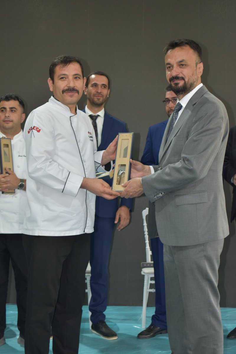 MustafaUlker0's tweet photo. Yemekler
Talas Çörekotlu Çömlek Peynirli Yağ Mantısı
Pınarbaşı Uzunyayla Çerkes Peynirli Tandır Böreği
Kayseri Güveci
Üzümlü Kuzu Gerdan
Şaştım Aşı
Pastırmalı Pırtımpırt
Beyaz Çikolatalı ve Kuru Kaymaklı Mousse (Karaevrek Üzümü Pestili Eşliğinde)+ https://t.co/SlzIu2dCIO