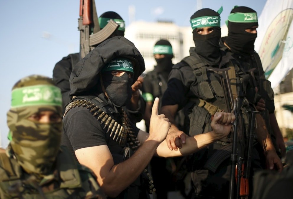 Hamas desmintió vídeo sobre violenta captura de prisioneras israelíes es.mdn.tv/7o9D #Palestina #Gaza #Israel #DiluvioDeAlAqsa #Hamas #Militar