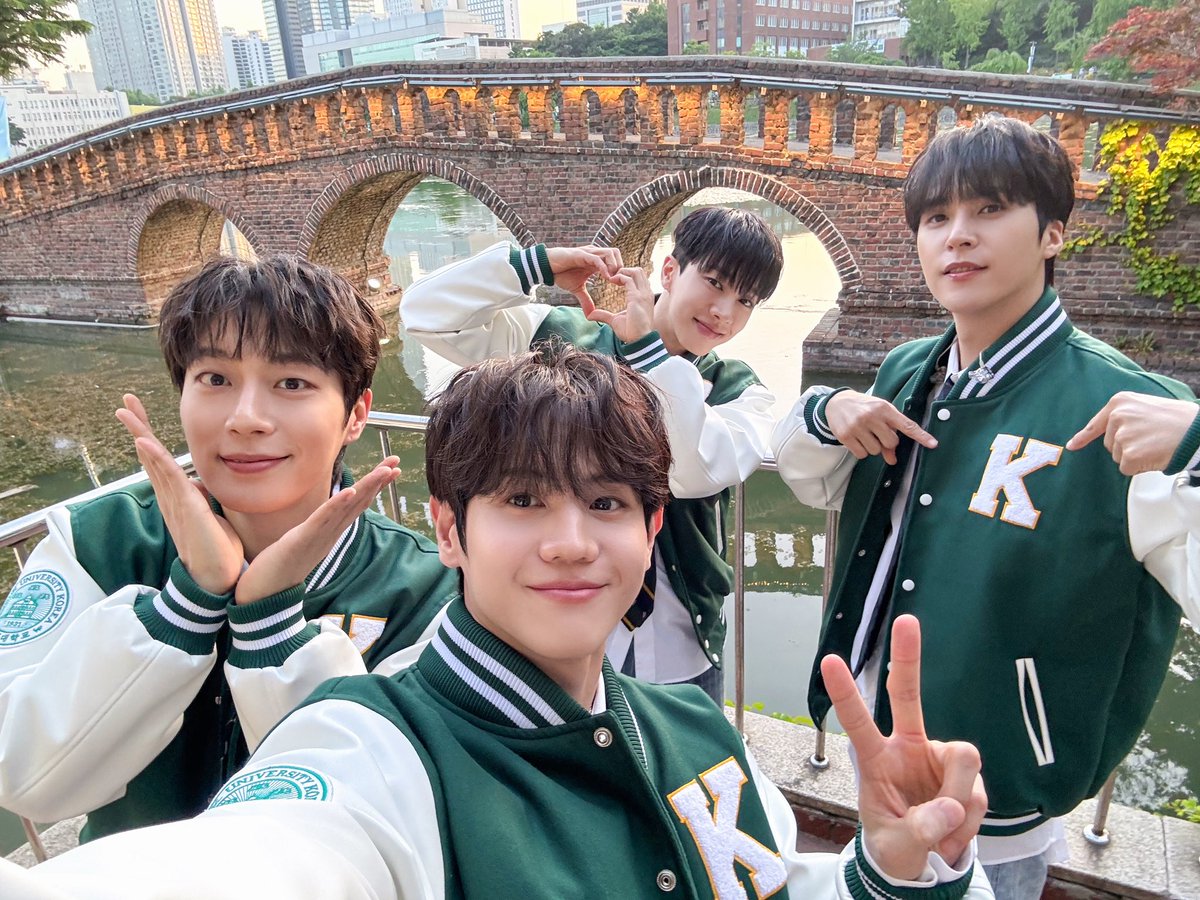 Highlight_AUent's tweet photo. [📸] 2024 건국대학교 일감호축전 녹색지대: The Palette

녹색의 푸르름 속에서 하나가 된 순간!
즐거운 시간 함께해주신 여러분 고맙습니다💡🔥

#하이라이트 #HIGHLIGHT
#비스트 #BEAST
#윤두준 #YOONDUJUN
#양요섭 #YANGYOSEOP
#이기광 #LEEGIKWANG
#손동운 #SONDONGWOON https://t.co/Fs08yB98do