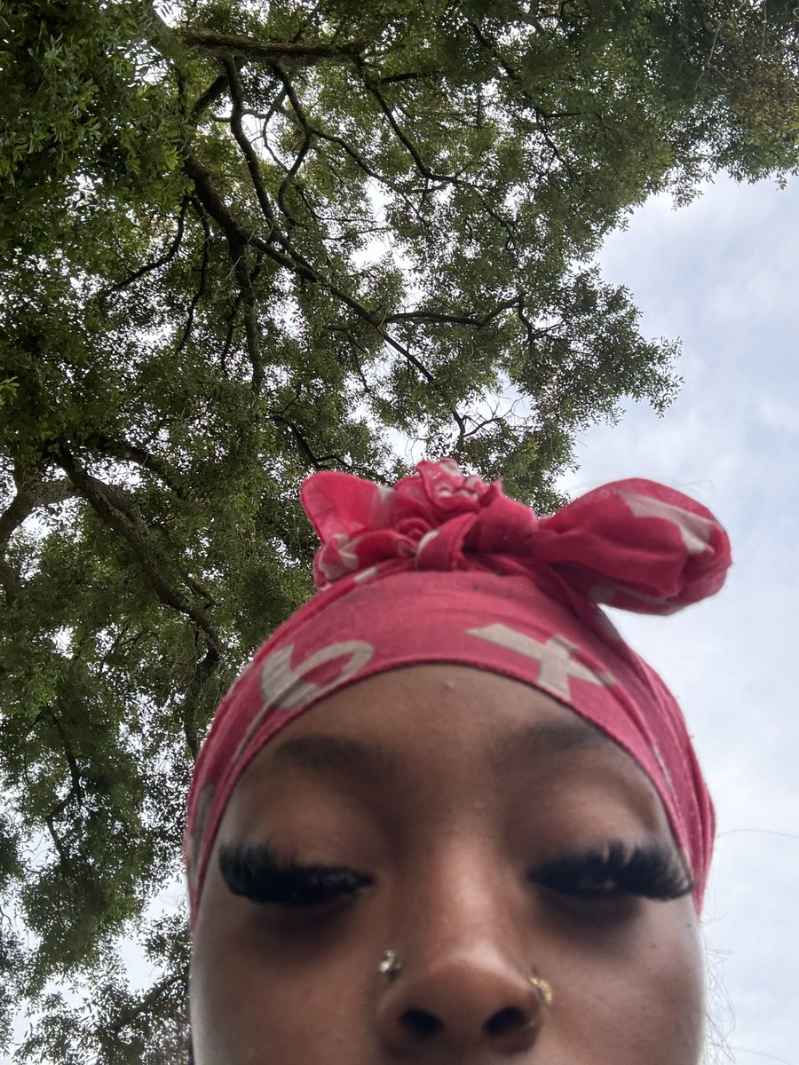 chelleshit's tweet image. @ school drunk &amp;amp; lonely .