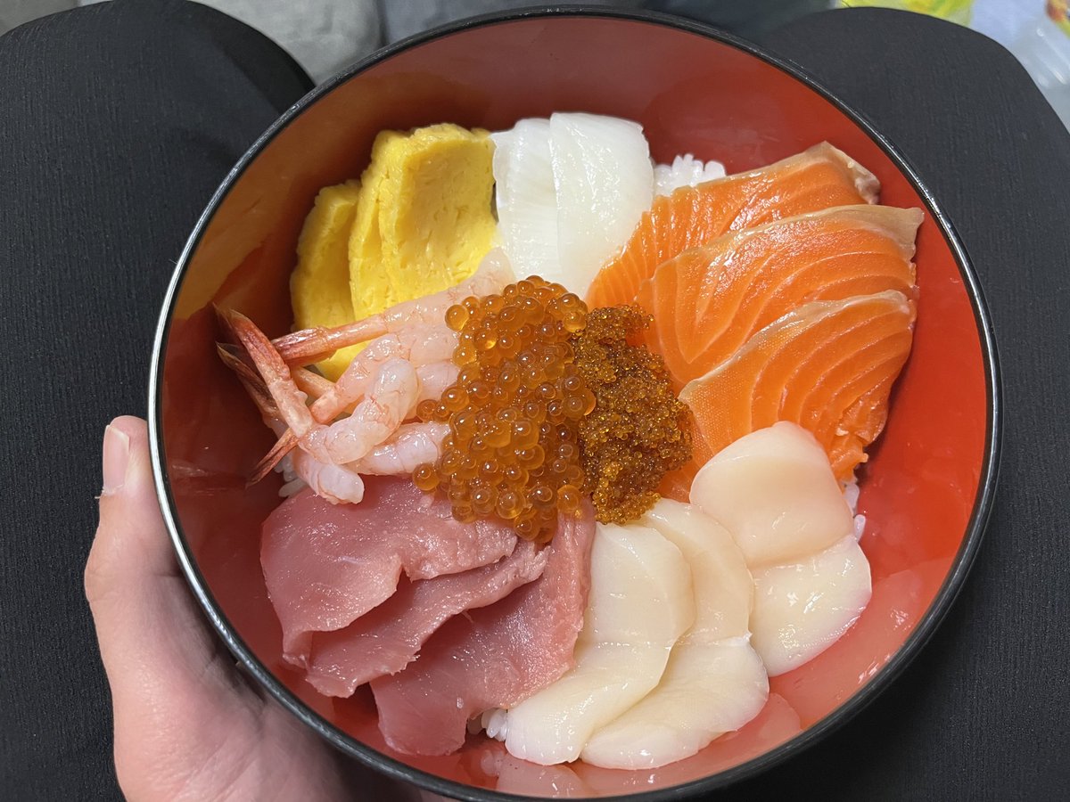 男の手抜き料理！
海鮮丼(*•̀ㅂ•́)و✧