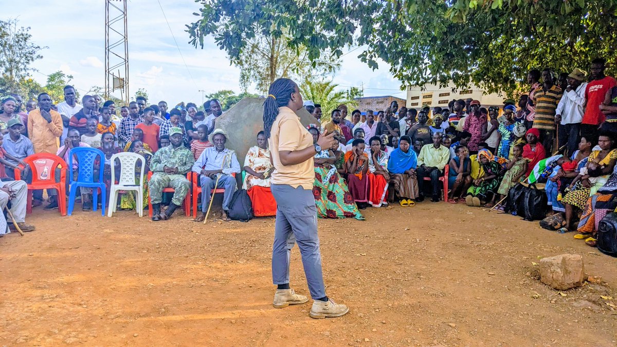 AkageraPark's tweet photo. Community liaison and Conservation Law Enforcement teams have been working on an anti-poaching campaign in the local community, meeting with villages to discuss conservation issues around the park. #CommmunityEngagement #Conservation #Akagera 1/3
📸: Sugira Pacifique https://t.co/BVemUAxM1J