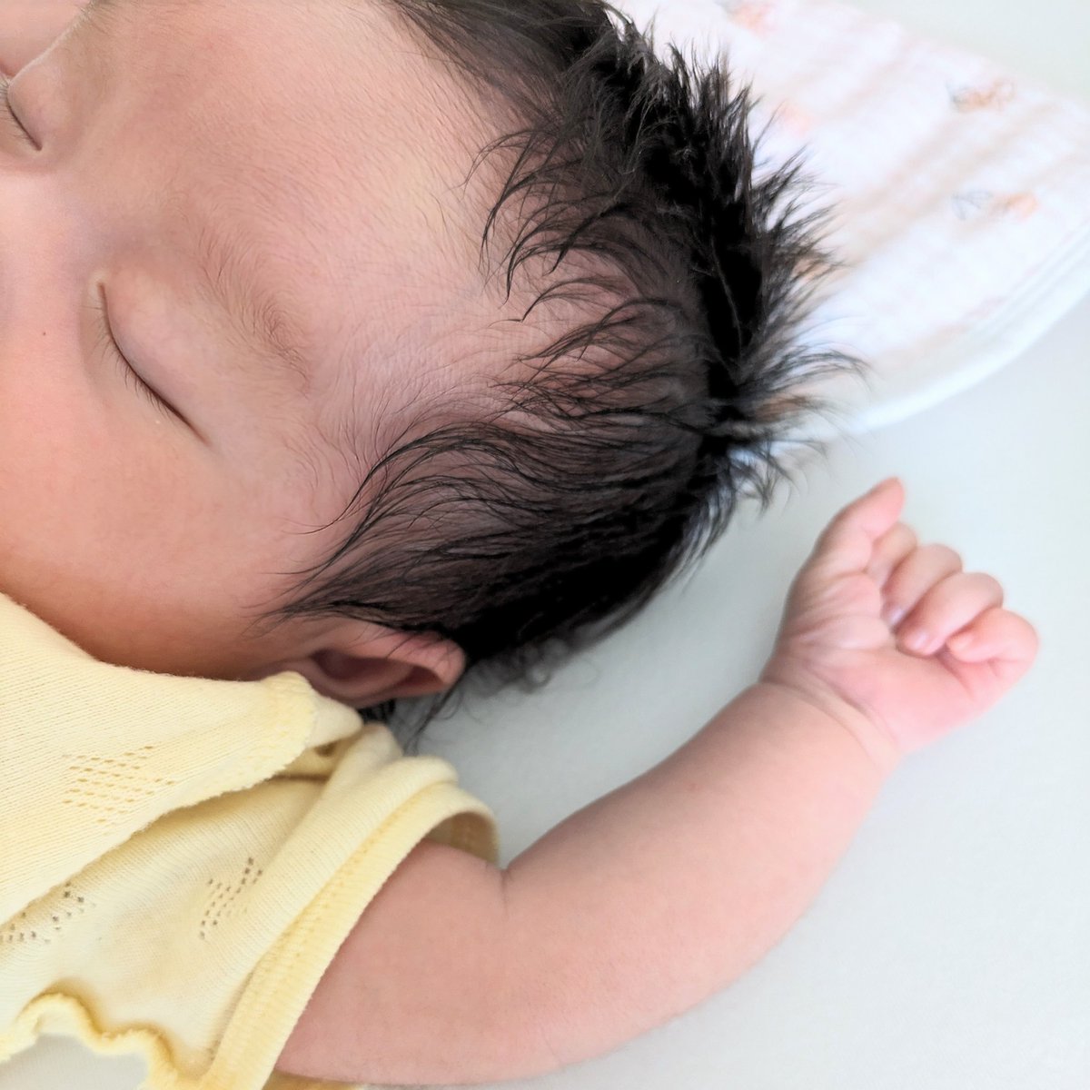 AyaCoco_maru's tweet photo. 怒涛の勢いで毎日が過ぎていくけれど、
気づけば生まれてから3週間👶🎀
あっという間…！
早く大きくなってインドネシアのひいばーちゃん、ひいじーちゃんに会いに行こうね🇮🇩 https://t.co/1nCEEEhxX7