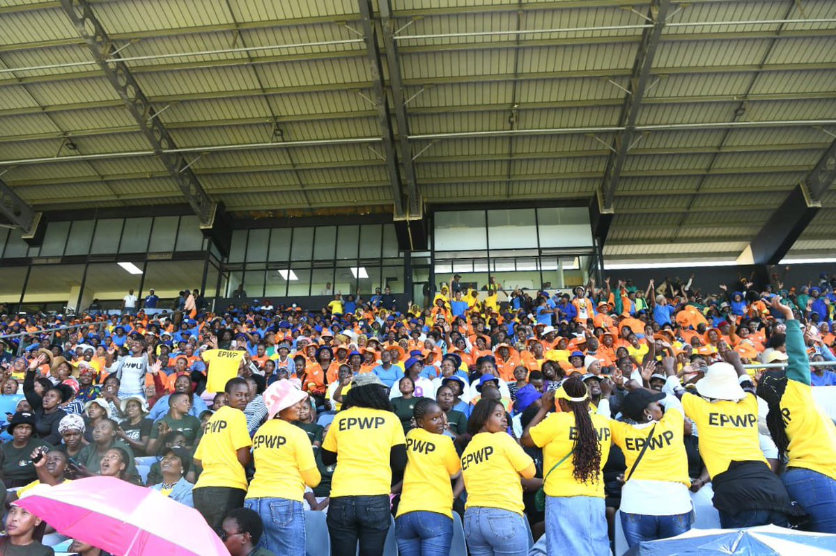kzngov's tweet photo. Premier Nomusa Dube-Ncube showcases over 12 000 recently appointed EPWP beneficiaries in their respective departments during the launch of Phase V of the Expanded Public Works Programme (EPWP). #StheshaWayaWaya #20YearsOfEPWP https://t.co/BITxjYsvMW