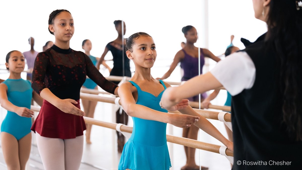 Applications are open to join our cohort of talented young dancers in our Ballet Futures programme! If you know a dancer aged 8-12 from a background traditionally underrepresented in #ballet, please share this opportunity with them! Deadline is 31 May, 12noon. Full info: