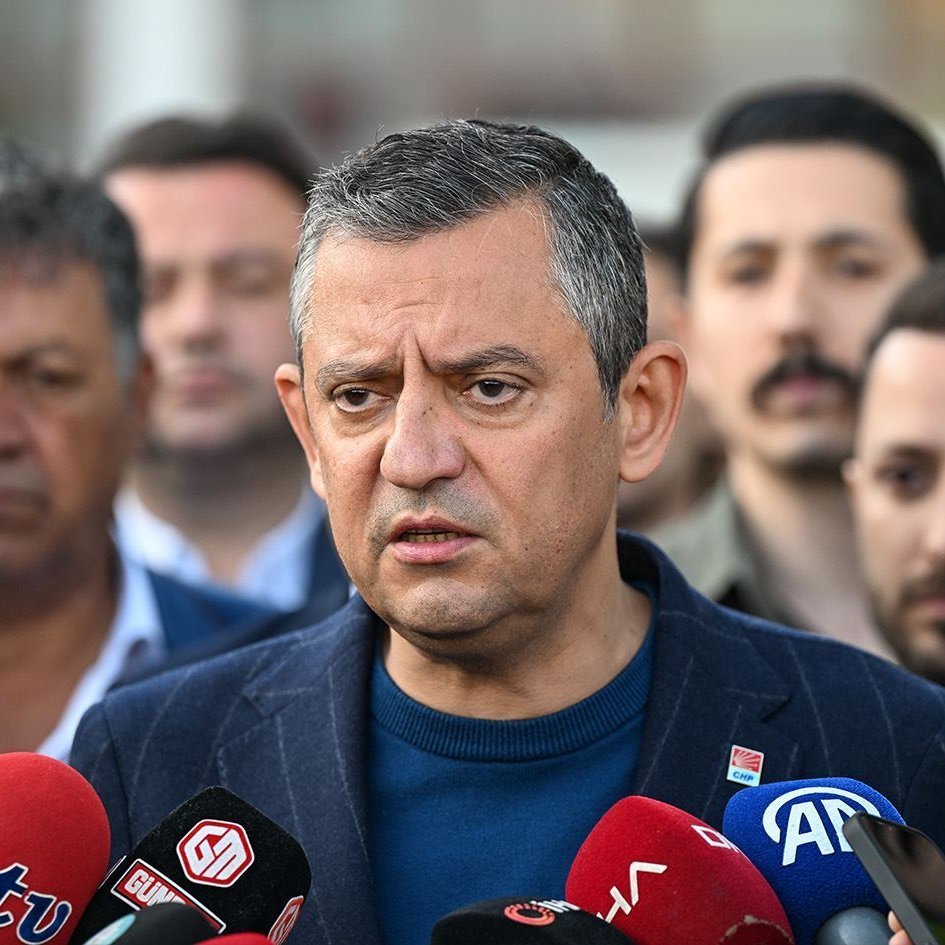 bosunatiklama's tweet photo. CHP lideri Özgür Özel: "Bu köpekleri uyutalım demenin tutarlı bir tarafı yoktur. 

Çocuklar açısından bir güvenlik sorunudur diğer yandan da bu hayvanların bir yaşam hakkı vardır. Hayvanseverler vardır." https://t.co/wG6edPXdxc