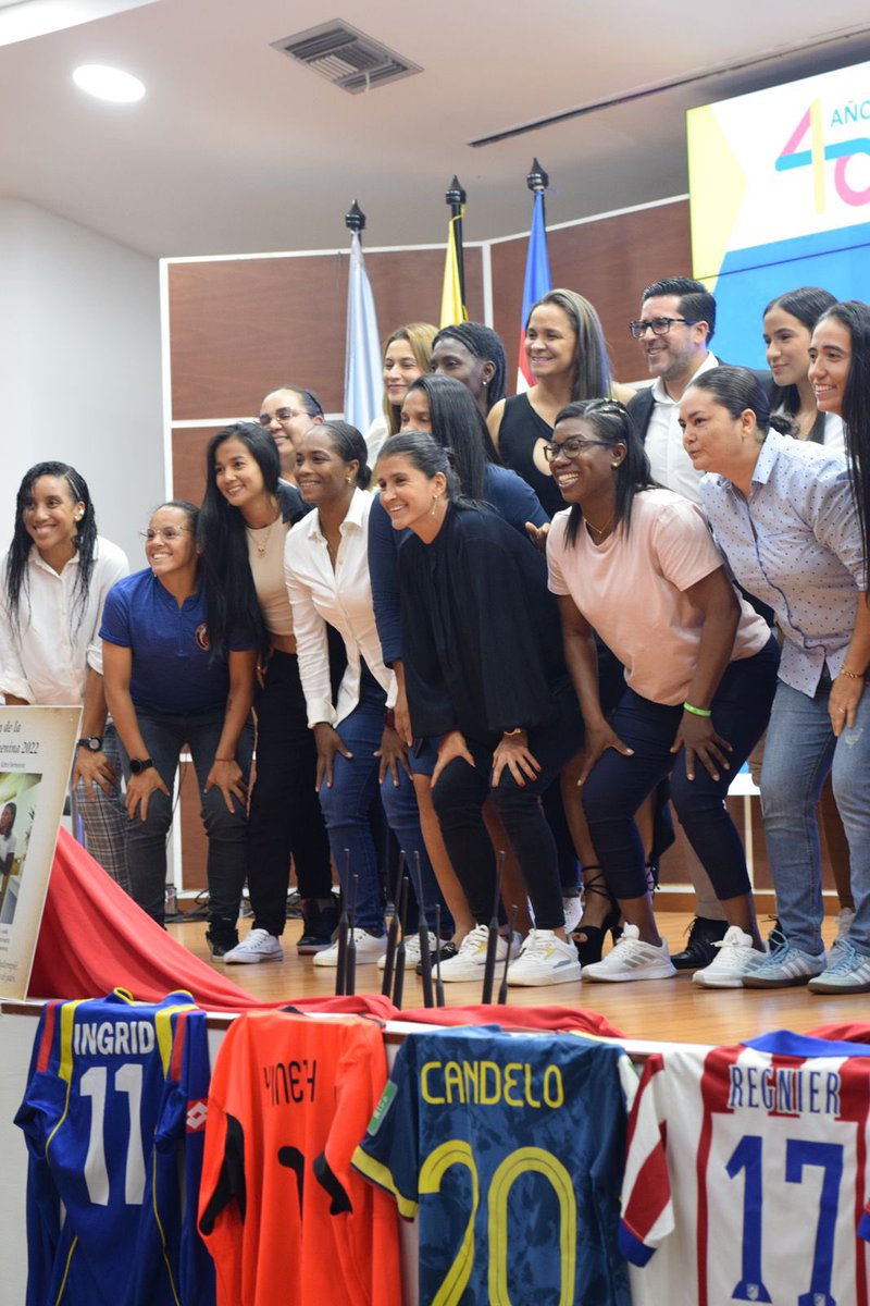 CaroPineda56's tweet photo. Feliz Día del fútbol femenino ❤️🧡🪴 sembramos . https://t.co/DT7fB95e5q
