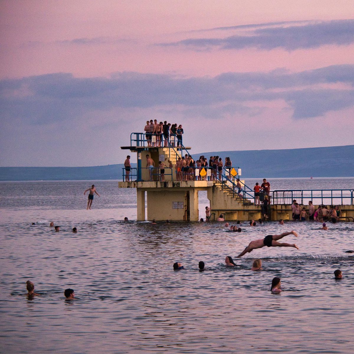 'What does the perfect day out in Salthill look like? For us it would have to start with a sunrise swim, and end with an evening stroll along the promenade! 🌅 Click here to start planning your Salthill staycation: bit.ly/3K1Dbbw 📸 lifewithg. ie [IG] #WildAtlanticWay