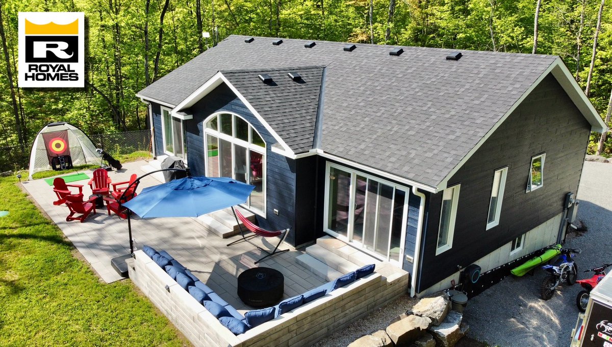 “The whole process was a fantastic experience . . . the Royal Homes staff made this experience so smooth and enjoyable.” — Our clients Hesham & Dina on their custom “piece of paradise” in Severn. 🏠😊 royalhomes.com/model/bala-le/ #custombuilder #since1971 1-800-265-3083